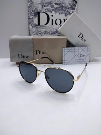 نظارة ديور ذهبية بعدسات لون اسود  حماية فائقة من الشمس