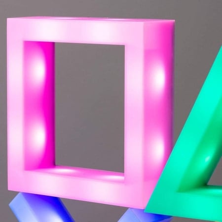 ضوء أيقونات بلاي ستيشن إكس إل بميزة التفاعل مع الضوء