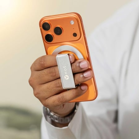 واي نات - مسكة جوال مغناطيسية مع حامل قابل للطي 3 في 1 - فضي