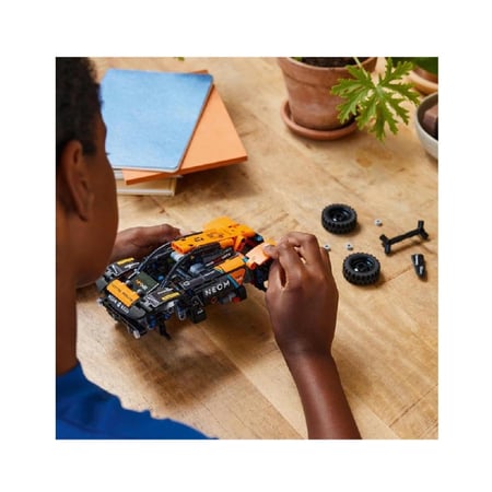 ليجو - مجموعة مكعبات بناء سيارة سباق نيوم ماكلارين اكستريم