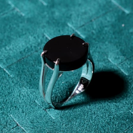 خاتم ملكي مخالب فضة عيار 925 اسود دائري