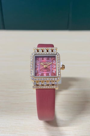 ساعة جلد نسائي اصلي