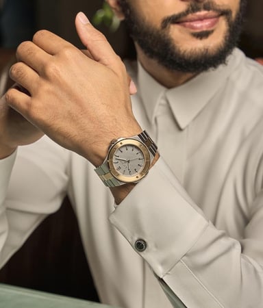 ساعة رجالية بسير من الستيل بلون فضي ذهبي