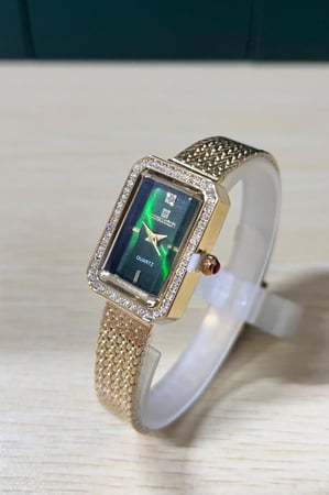 ساعة عملية اصل الفخامة اصلية