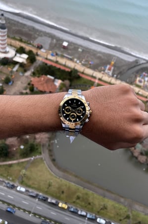 ساعة فضي وذهبي