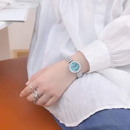 ساعة فخمة نسائية