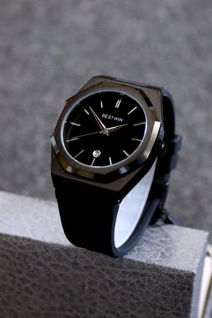 شبيهة D1 MILANO ربر باللون الاسود الفاخر