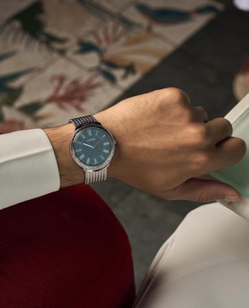 ساعة رجالية بسوار ستانلس ستيل بلون فضي ازرق