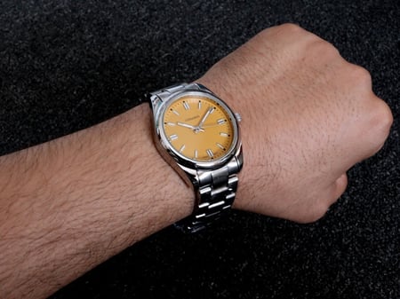 ساعة رجالية فخمة باللون الاصفر اصل الفخامة شبيهة رولكس