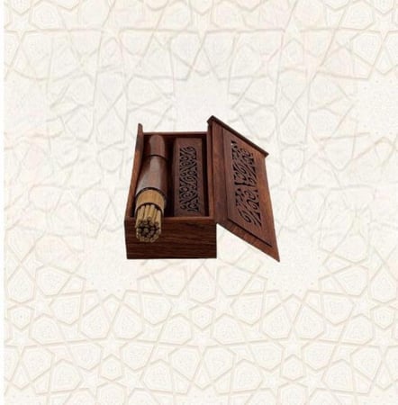 طقم خشب صغير للإهداء بأعواد