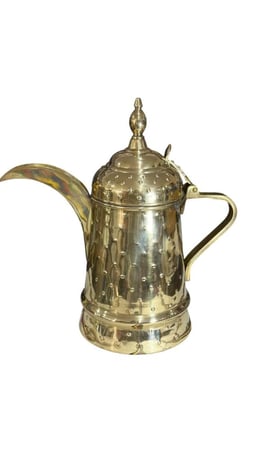 دلة تراثي نحاس وسط