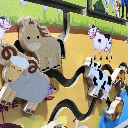 لوحة جدارية خشبية - المزرعة بمقاس 52X52 سم - لعبة مثبتة على الحائط للأطفال