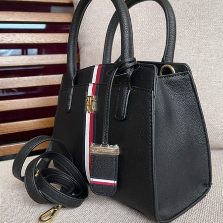 شنط تومي هيلفيقر