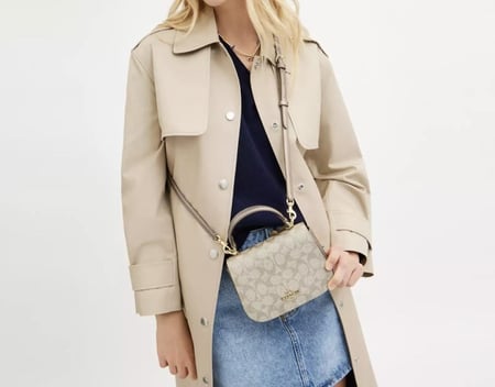 كوتش توب إليزا ذهبي