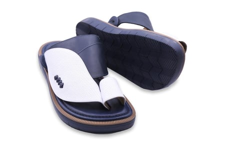 حذاء شرقي إيطالي مثقب بلونين ابيض وكحلي