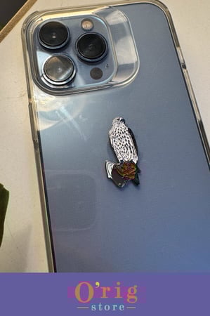 استيكر معدني للجوال الصقر