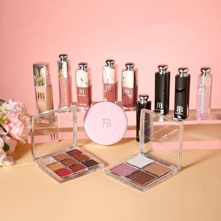 بديل راقٍ لمكياج ديور بوكس متكامل + البوكس الثاني هدية