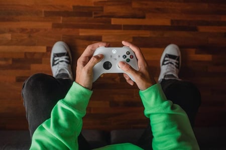 يد تحكم اكس بوكس سيريس اكس و اس - ابيض