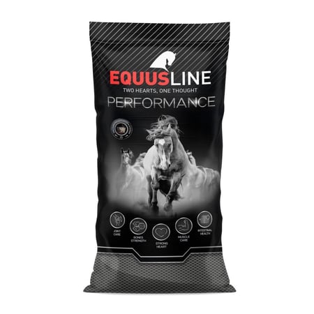 علف عز الاداء علف خيول رياضي متكامل للحفاظ على الحالة البدنية والأداء العالي | Super Mix