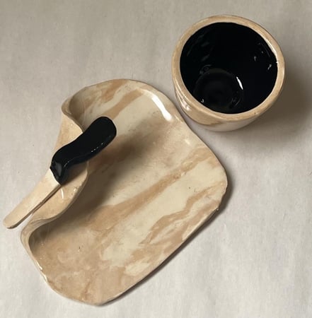 كوب اسبريسو وطبق و ملعقة