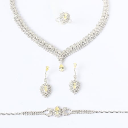 طقم الماس ذهب عيار 18