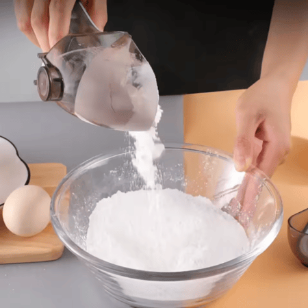 ملعقة القياس المتحرك