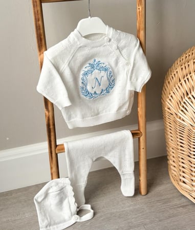 طقم مواليد اوف وايت