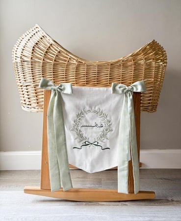 بانر السرير اخضر فاتح