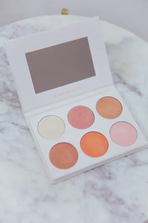 باليت اضاءة كارا بيوتي - GLOW.GETTER