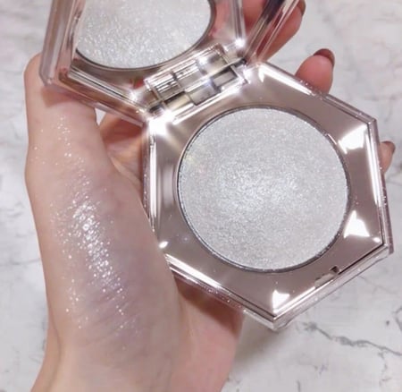 اضاءة فنتي بيوتي الفضي