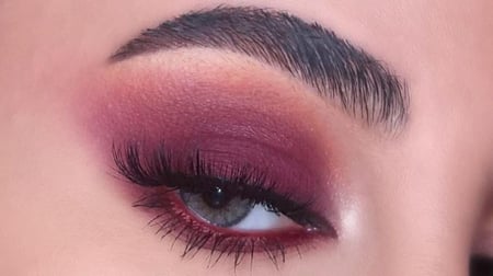 كحل عنابي برغندي ميك اوفر22