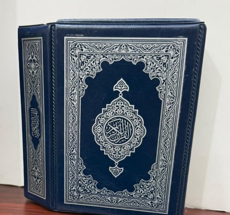 مصحف كفي مجزأ 6 أقسام علبة (مجمع الملك فهد المدينة)  مقاس صغير 8×12 سم