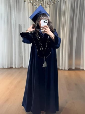 عباية تخرج كحلي مع وشاح اسود 2026