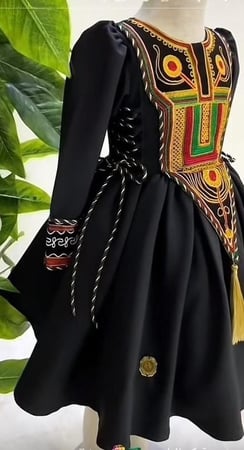 فستان اسود بتصميم جديد معا هامة الراس