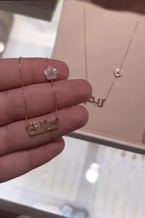 سلسال الوردة بتصميم جانبي