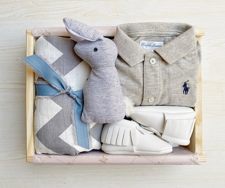 هدية مولود بقطعة من رالف لورين