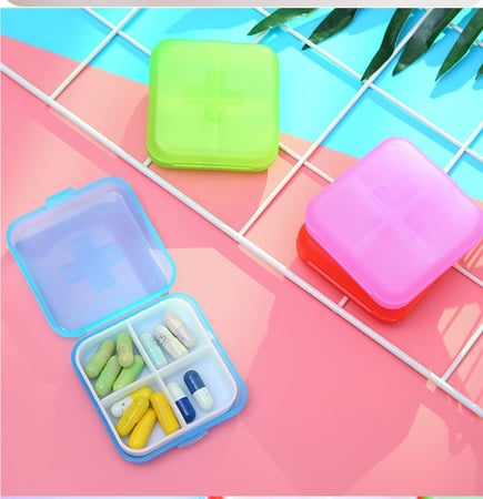 علبة بلاستيكية لحفظ الادوية