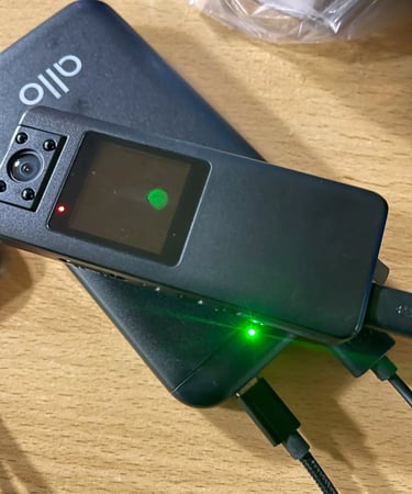 كاميرا تسجيل متعدده الاستخدامات بشاشه مدمجه عالية الدقه