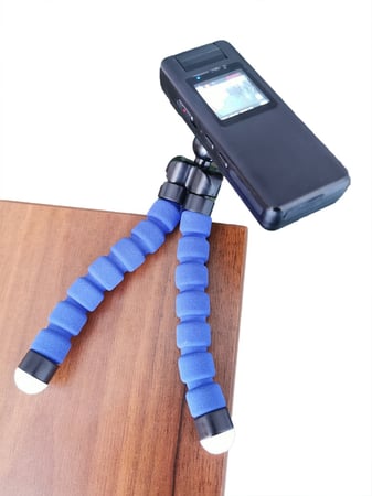 كاميرا تسجيل متعدده الاستخدامات بشاشه مدمجه عالية الدقه