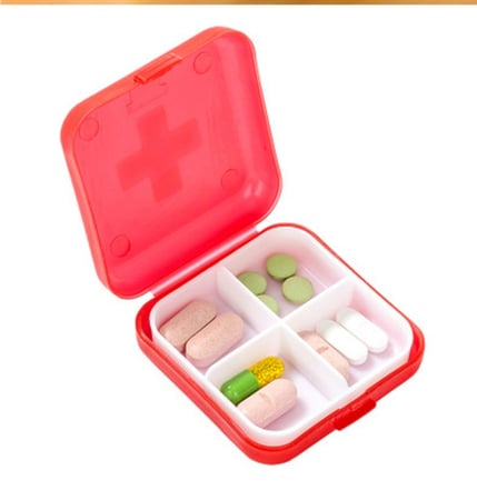 علبة بلاستيكية لحفظ الادوية