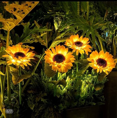 مصباح حديقة يعمل بالطاقة الشمسية