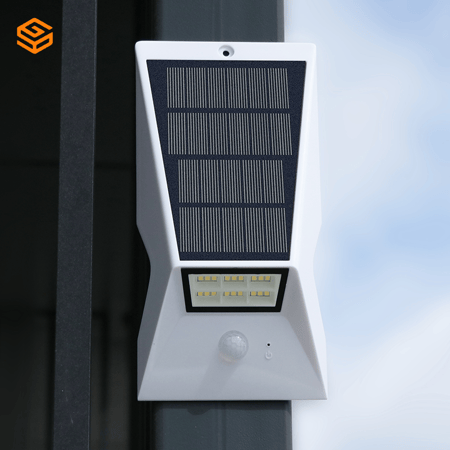 كشاف طاقة شمسية تسوق من داخل السعودية