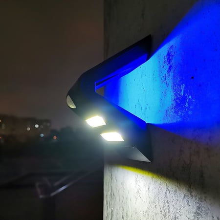 كشاف طاقة شمسية تسوق من داخل السعودية