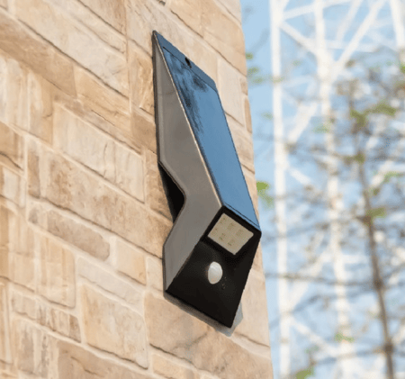 كشاف طاقة شمسية تسوق من داخل السعودية