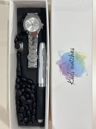 طقم مناسب من عمر سنه ومافوق جميع الاعمار