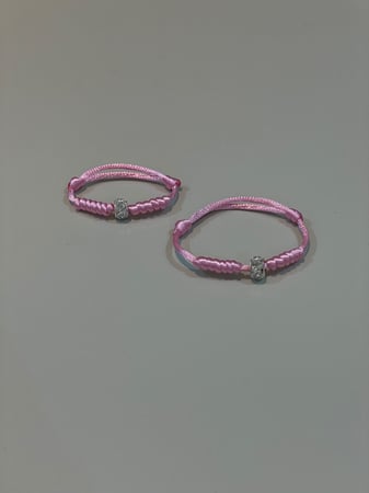 اساور بنات من حديثي الولاده حتى  مقاس الام **كتابه العمر واللون في الملاحظه**