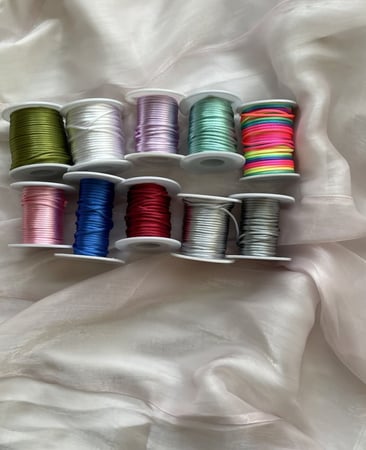 اساور كرستال الرجاء كتابة العمر واللون بالملاحظة