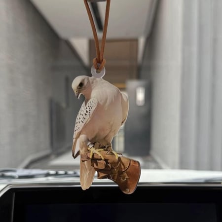 تعليقة الصقر اكريلك