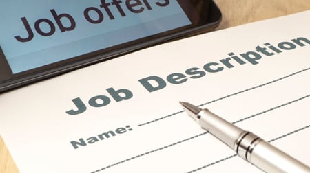 أخصائي بطاقة قياس الأداء