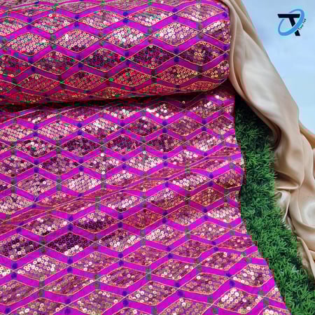 مطرزات مع الترتر